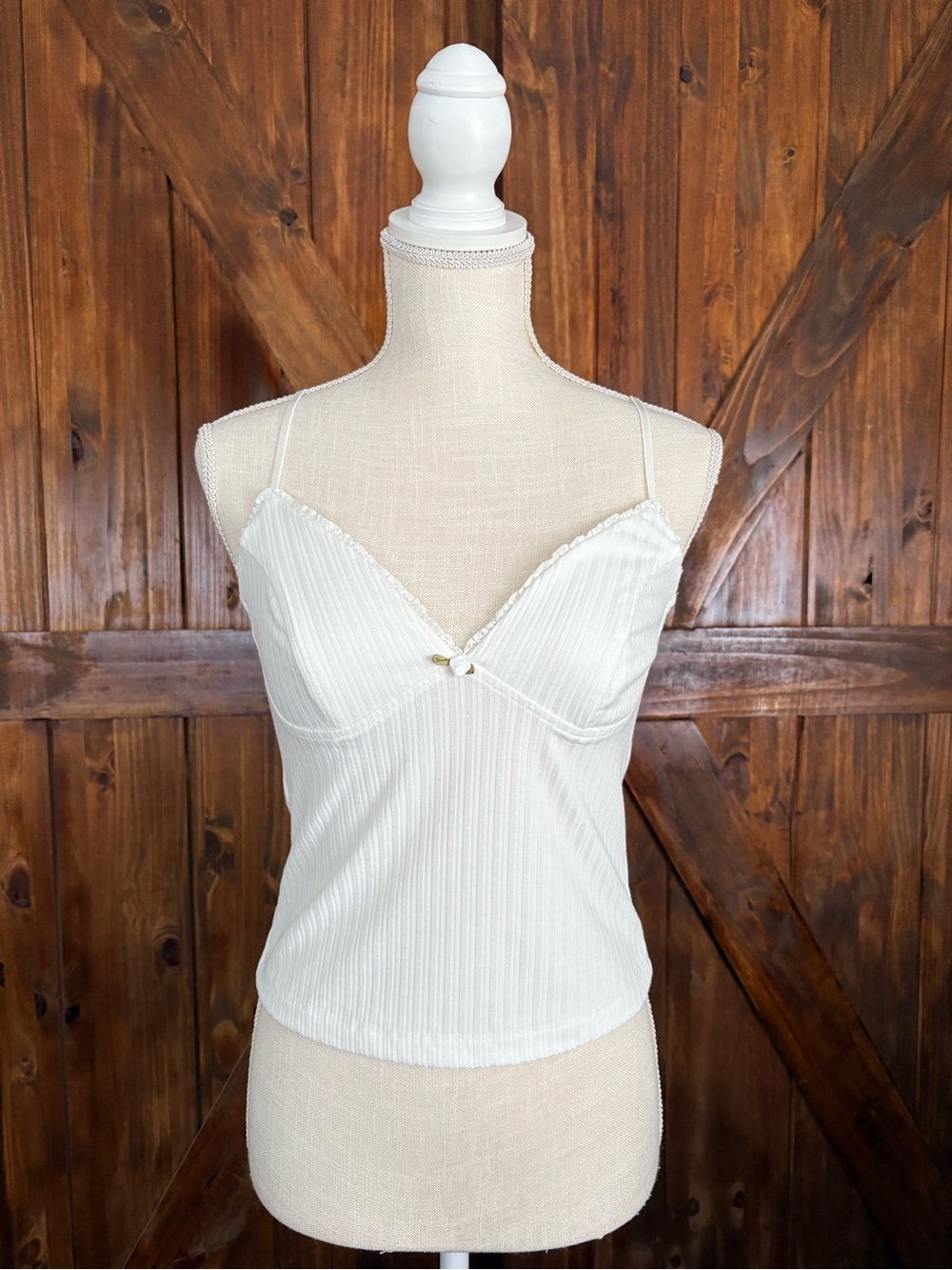 Mi Ami by Francesca’s Gwen Rosette Lace Trim Cami 🤍✨